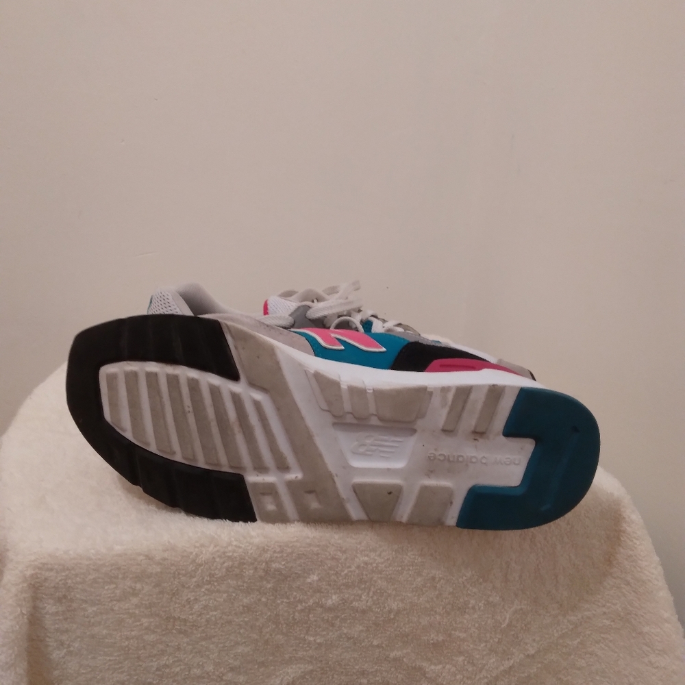 Shoes - Picture 4 of 5